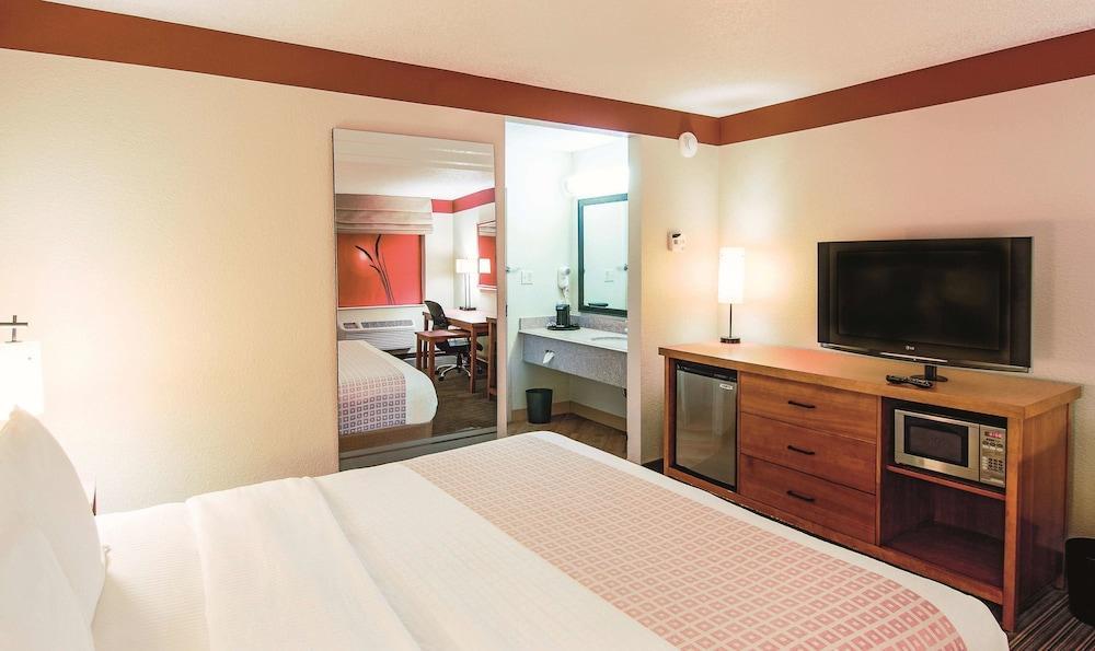 La Quinta By Wyndham Chicago Tinley Park Hotel Exterior photo