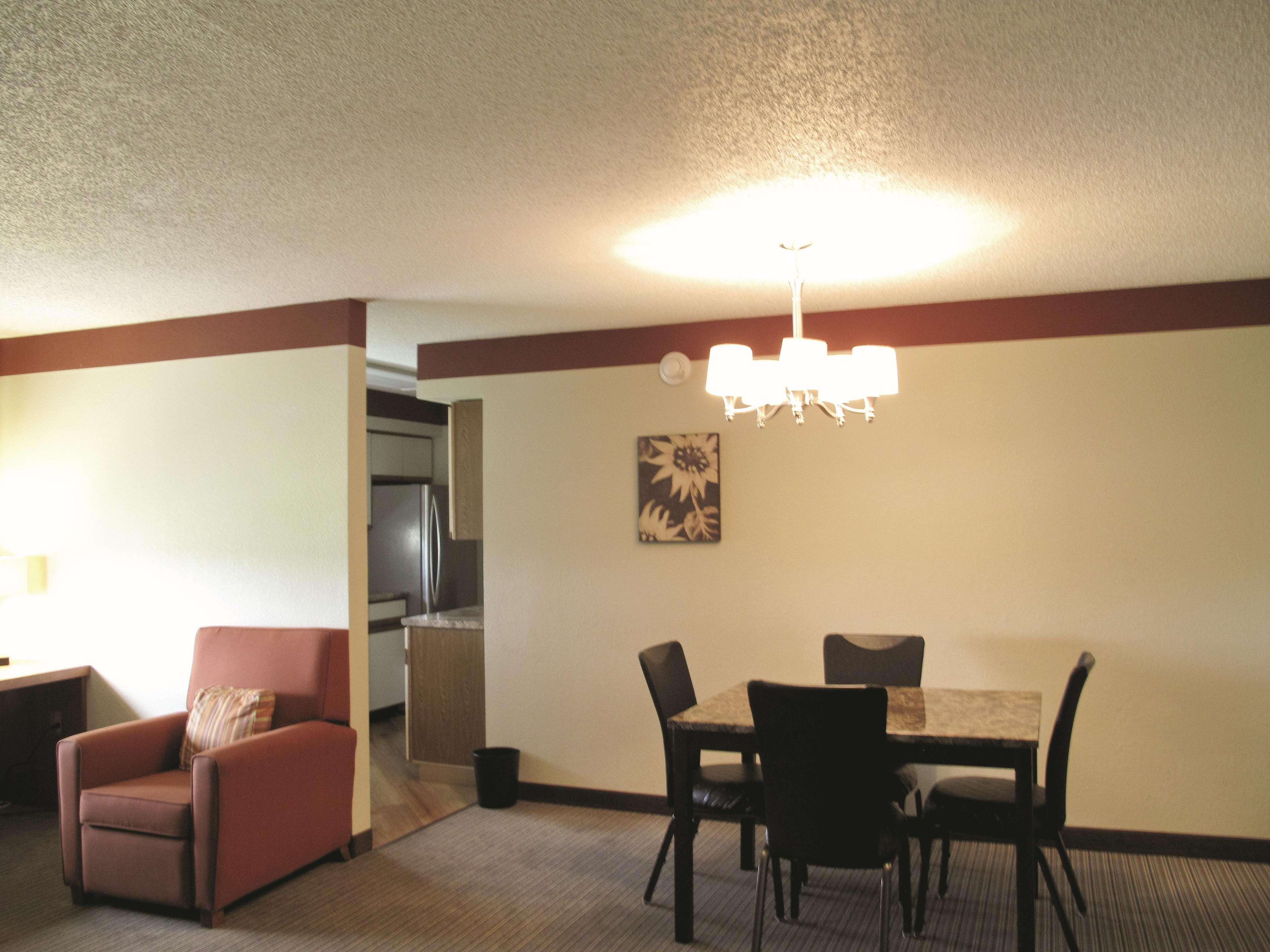 La Quinta By Wyndham Chicago Tinley Park Hotel Exterior photo