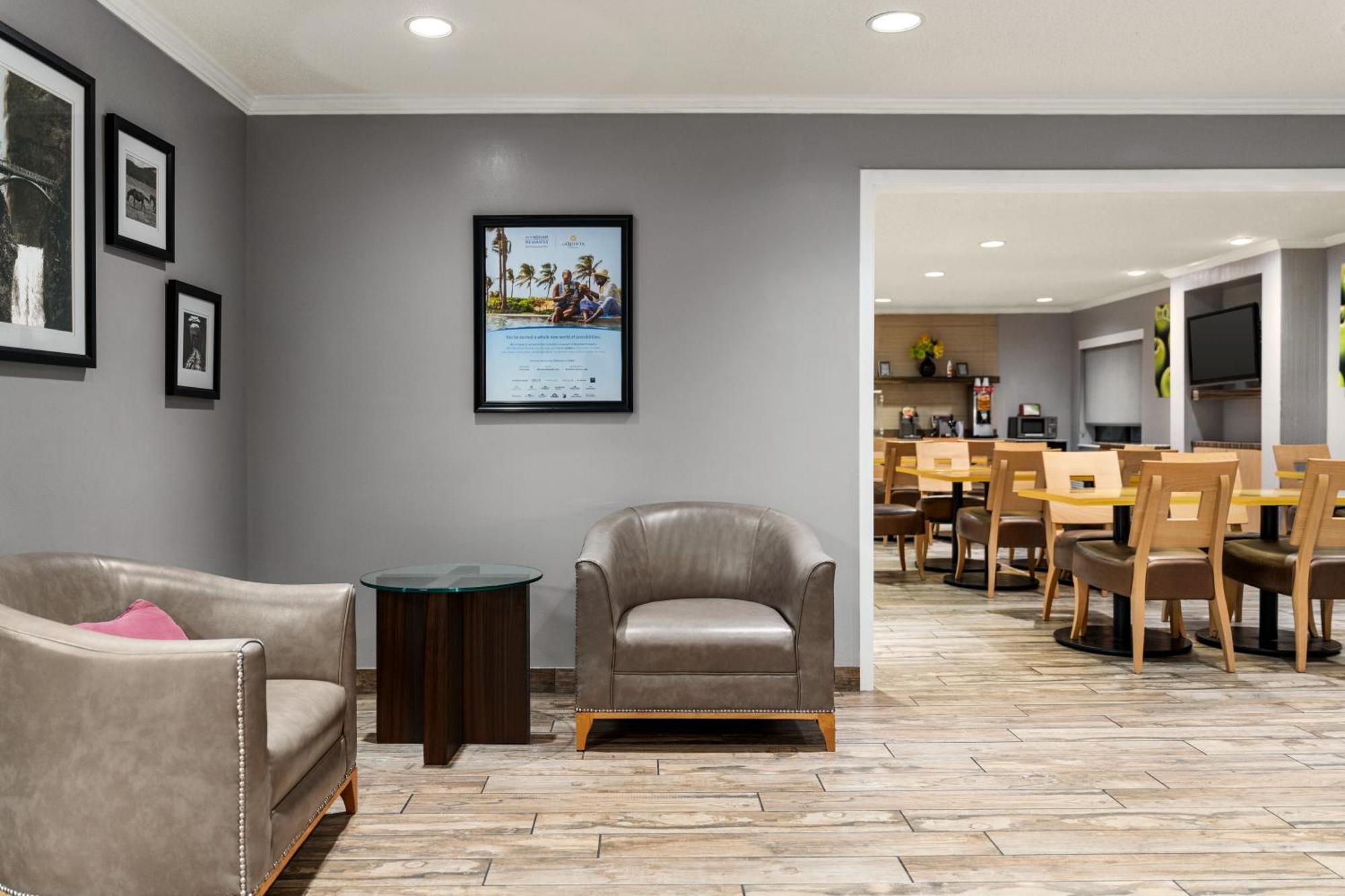 La Quinta By Wyndham Chicago Tinley Park Hotel Exterior photo