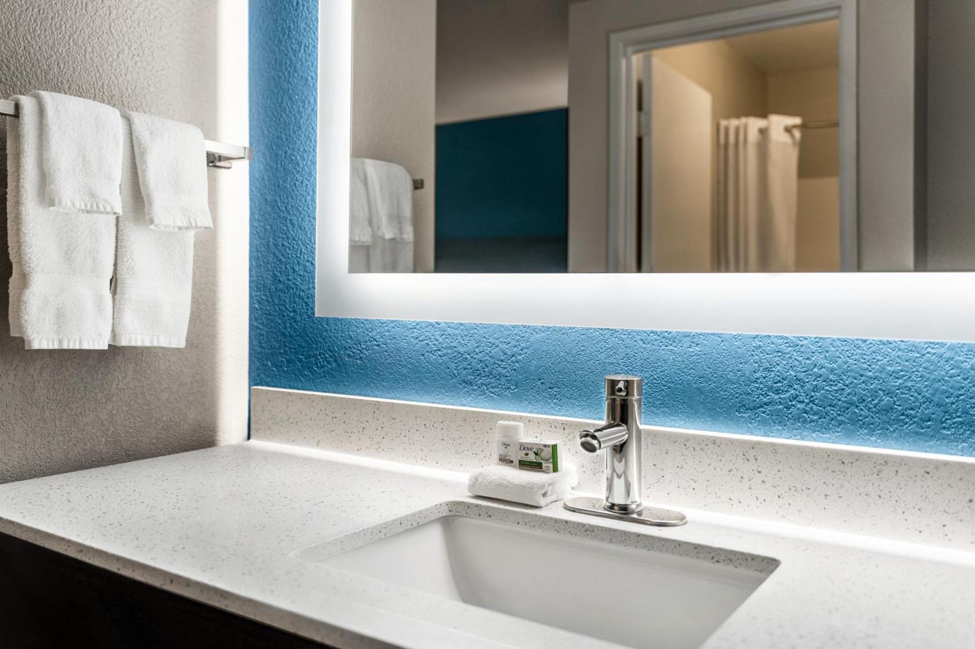 La Quinta By Wyndham Chicago Tinley Park Hotel Exterior photo