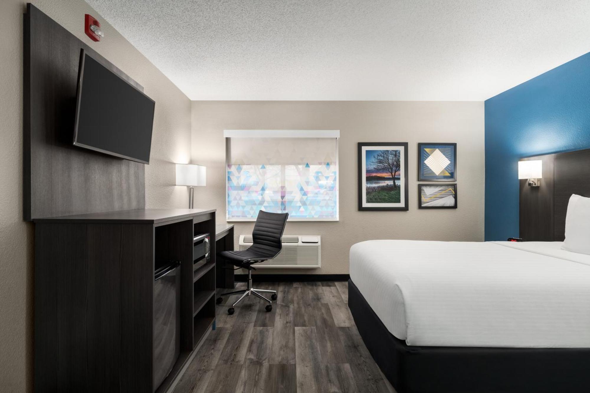 La Quinta By Wyndham Chicago Tinley Park Hotel Exterior photo